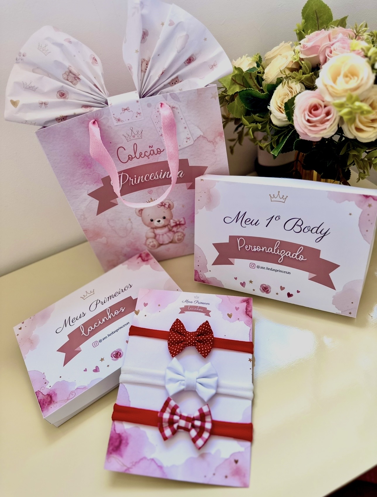 Todos os itens da Coleção Princesinha montados: sacola, caixas, cartela e tags